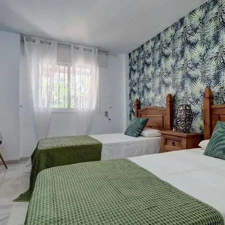 Espacios Amplio Apartamento En Lomas Club Con Jardin Privado Marbella