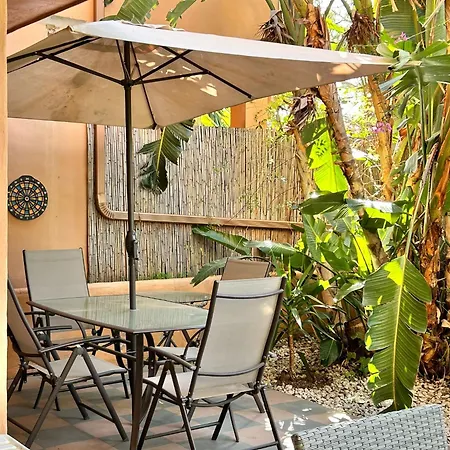 Espacios Amplio Apartamento En Lomas Club Con Jardin Privado *